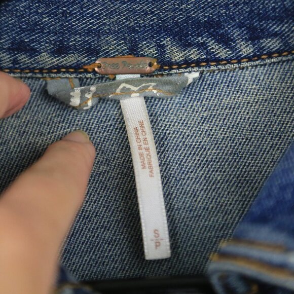 Free People Rumors Denim Blue Collared Jean Jacket Size Small - Picture 3 of 7